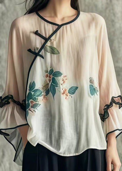 Classic Vintage Blouse with a Flattering Fit