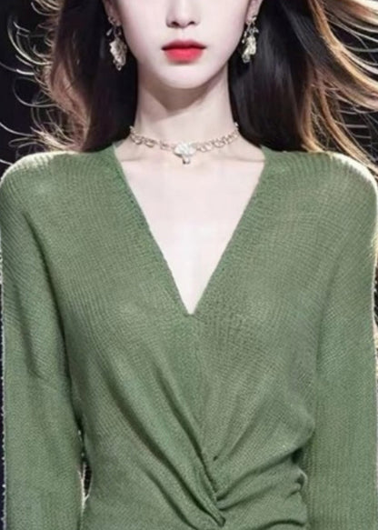 Well Tailored Sweater with a Graceful Silhouette