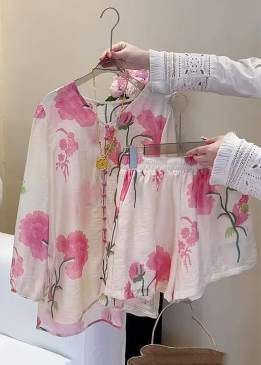 Well Tailored Blouse with a Graceful Silhouette