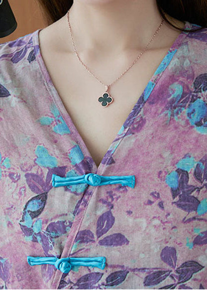 Classic Vintage Blouse with a Flattering Fit