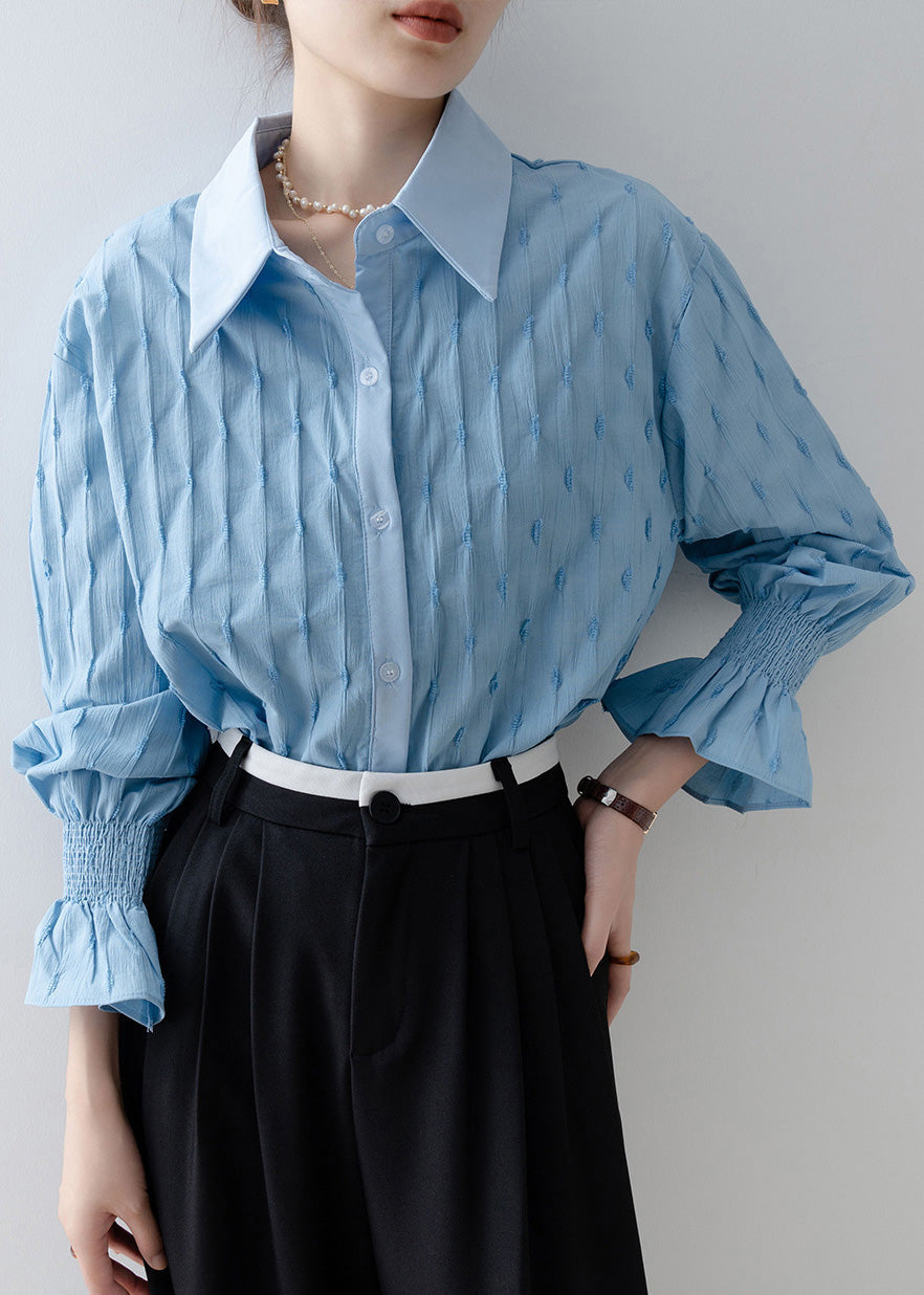 Classic Vintage Shirt with a Flattering Fit