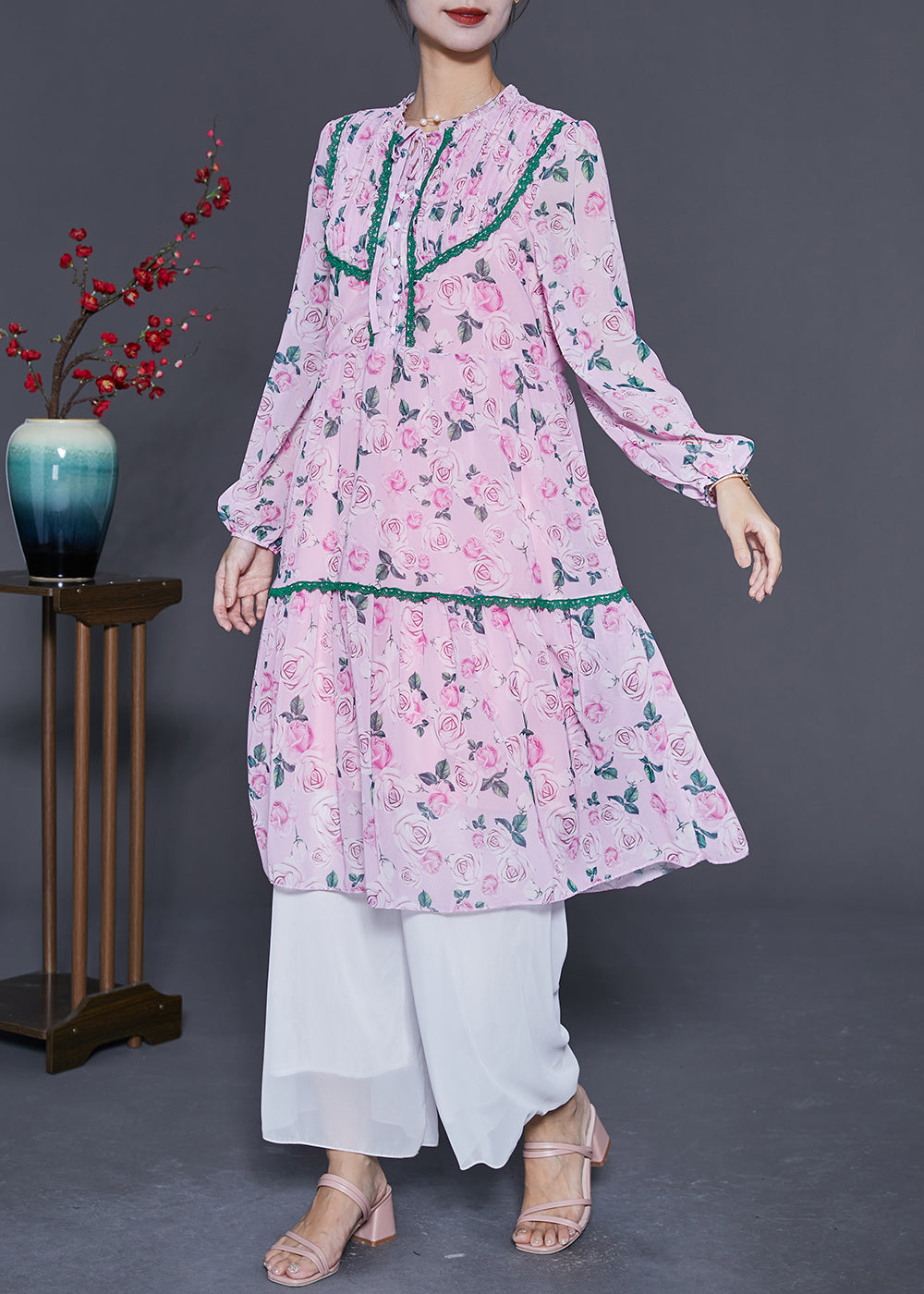 Effortlessly Elegant Dress with a Timeless Design