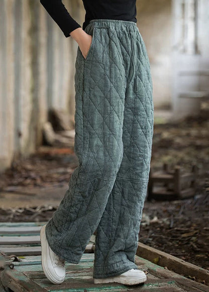 Effortlessly Elegant Pants with a Timeless Design