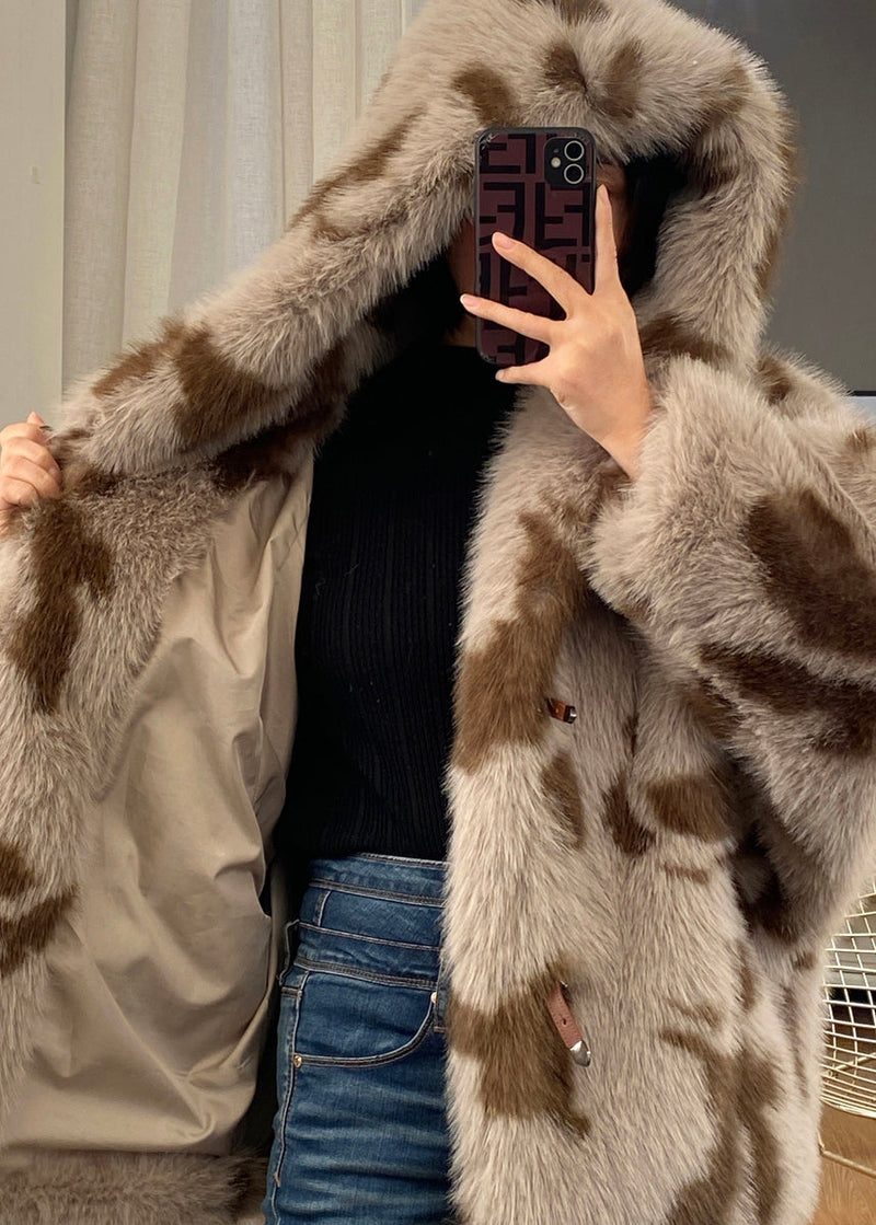 Effortlessly Elegant Coat with a Timeless Design