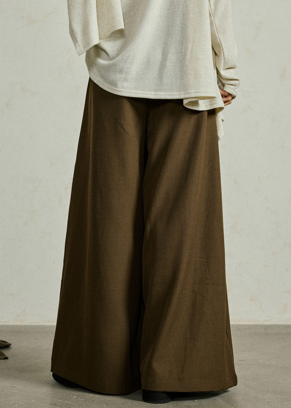 Well Tailored Pants with a Graceful Silhouette