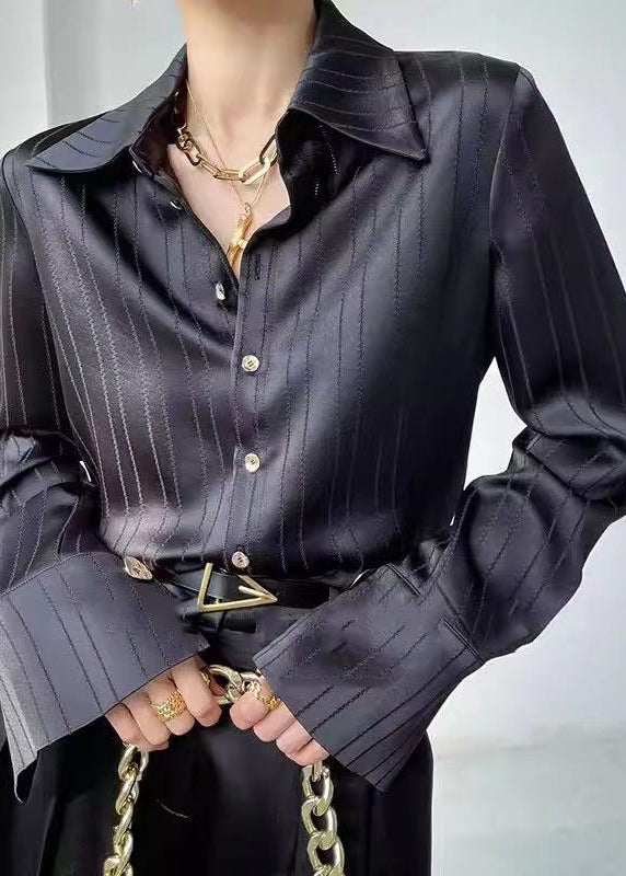 Classic Vintage Shirt with a Flattering Fit