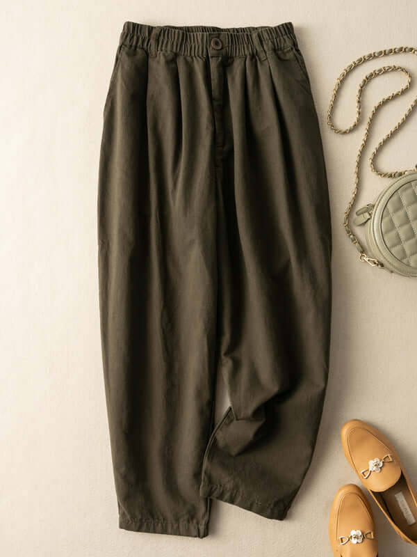 Effortlessly Elegant Pants with a Timeless Design