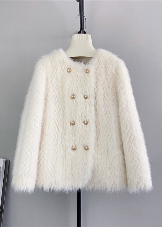 Well Tailored Coat with a Graceful Silhouette