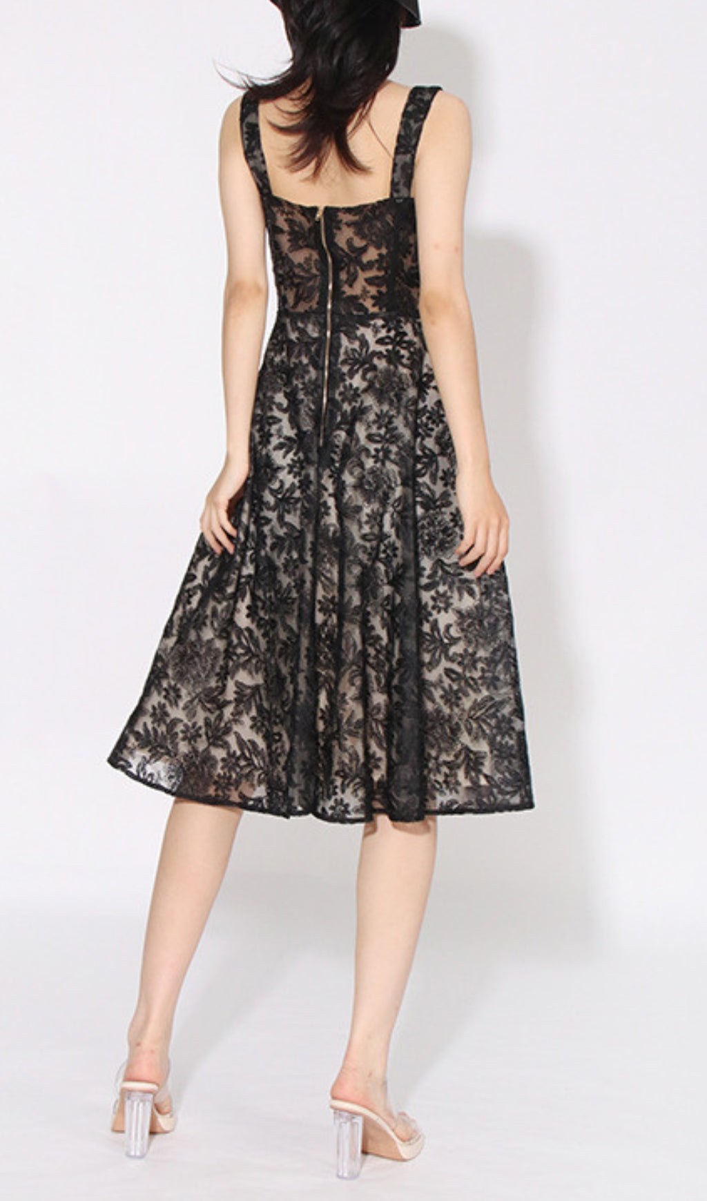 Beautifully Finished Dress in a Timeless Design