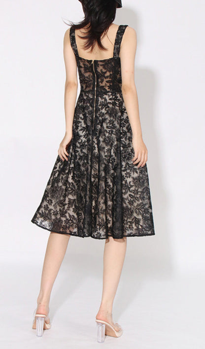 Beautifully Finished Dress in a Timeless Design