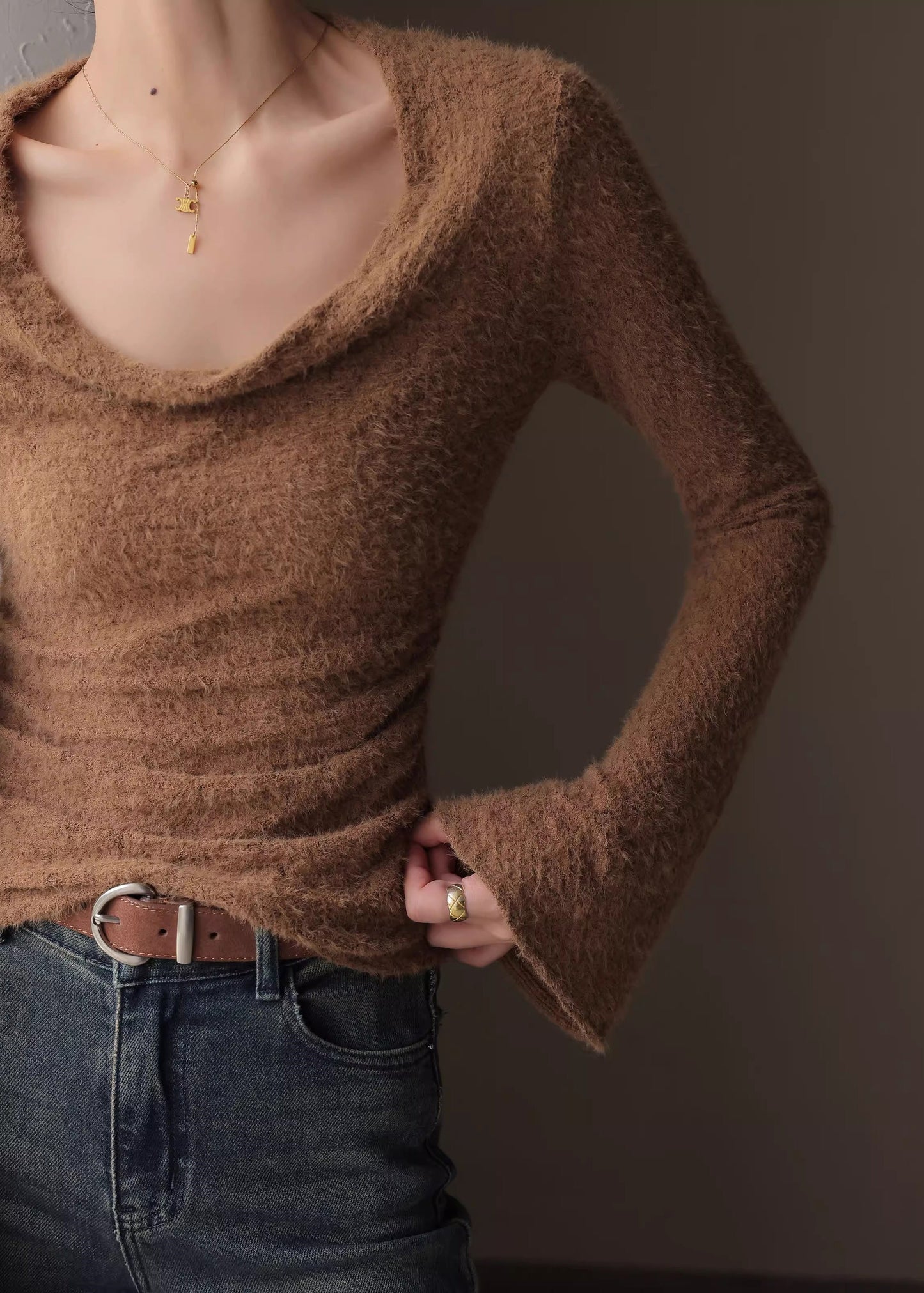 Well Tailored Top with a Graceful Silhouette