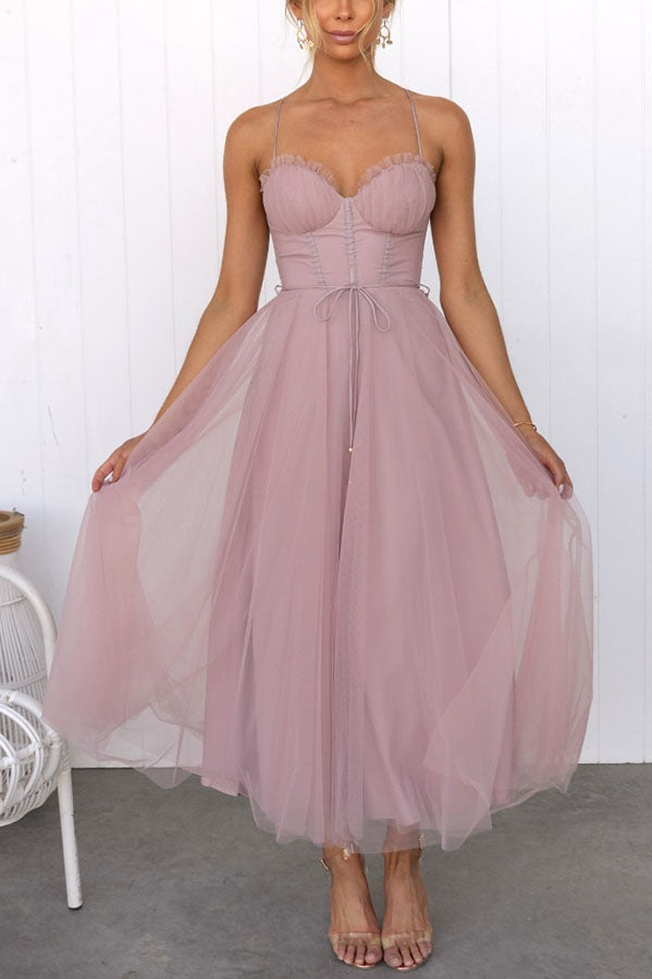 Beautifully Finished Dress in a Timeless Design
