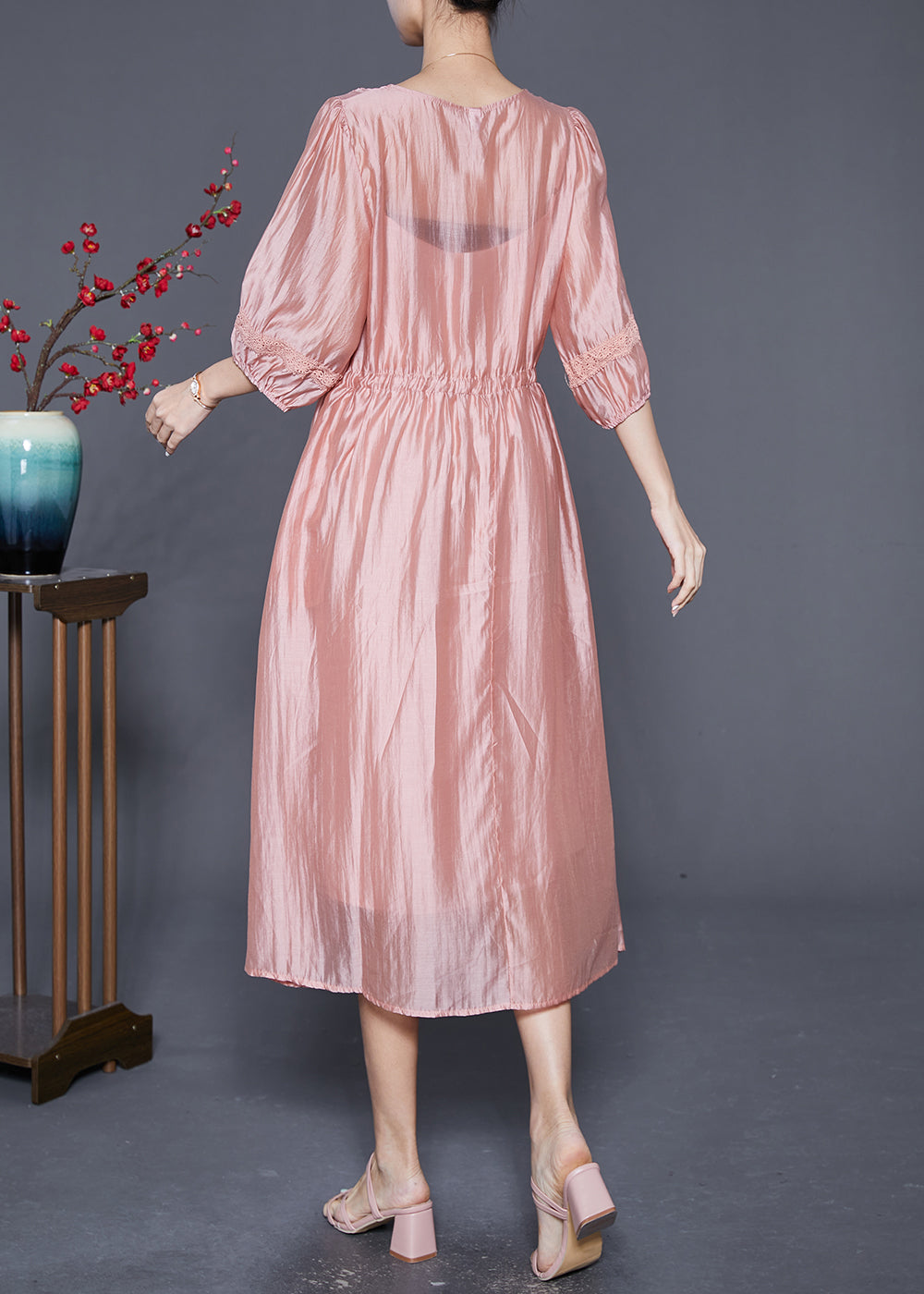 Beautifully Finished Dress in a Timeless Design