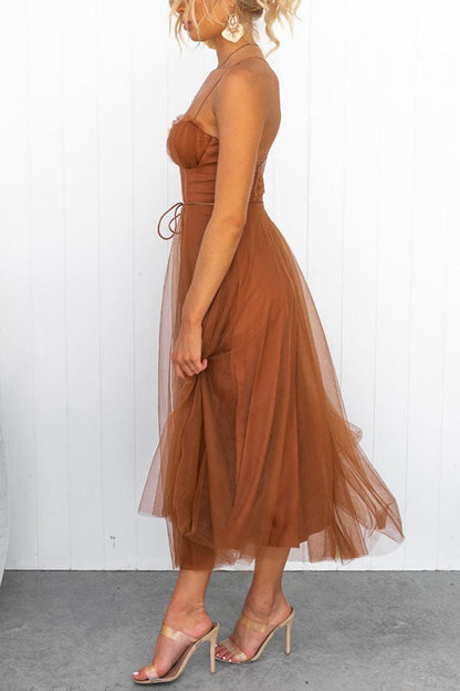 Beautifully Finished Dress in a Timeless Design