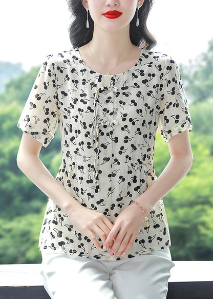 Well Tailored Blouse with a Graceful Silhouette