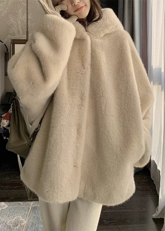 Well Tailored Coat with a Graceful Silhouette