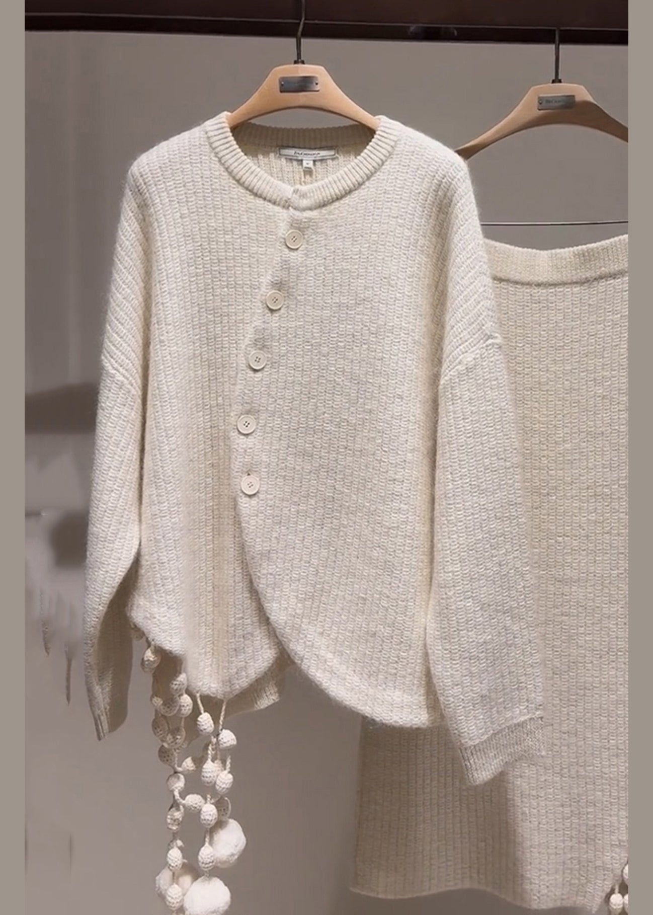 Classic Vintage Sweater with a Flattering Fit