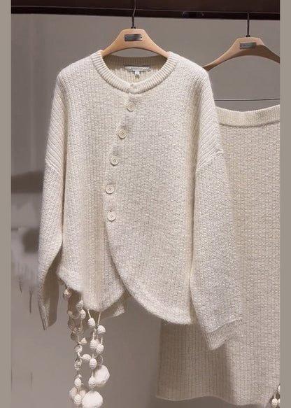 Classic Vintage Sweater with a Flattering Fit