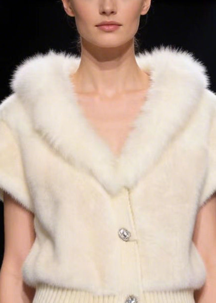 Well Tailored Coat with a Graceful Silhouette