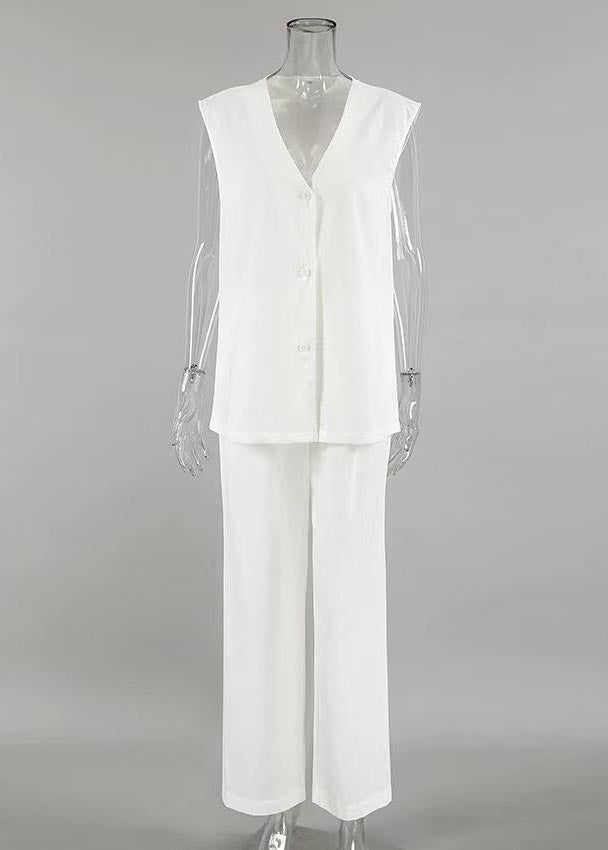 Effortlessly Elegant Pants with a Timeless Design