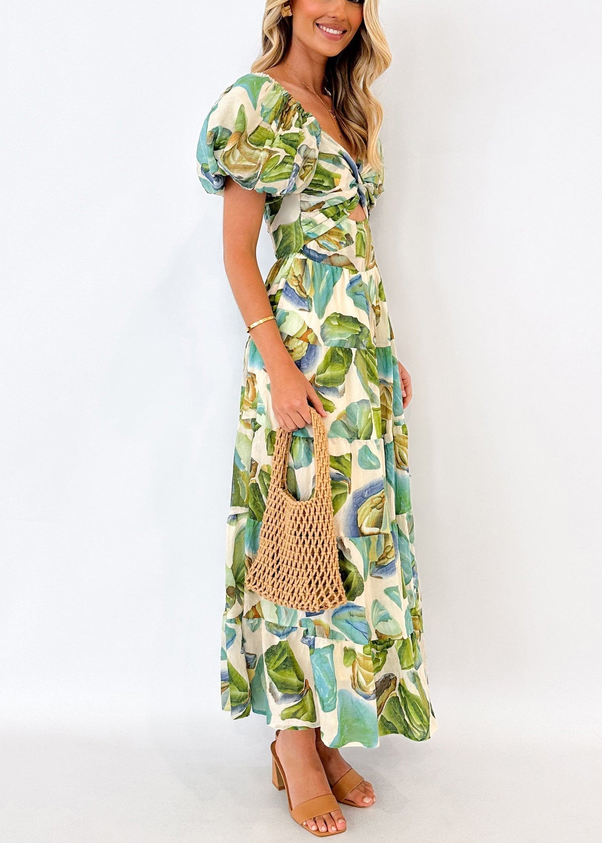 Well Tailored Dress with a Graceful Silhouette