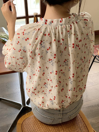 Classic Vintage Blouse with a Flattering Fit