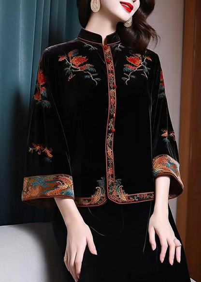 Well Tailored Top with a Graceful Silhouette