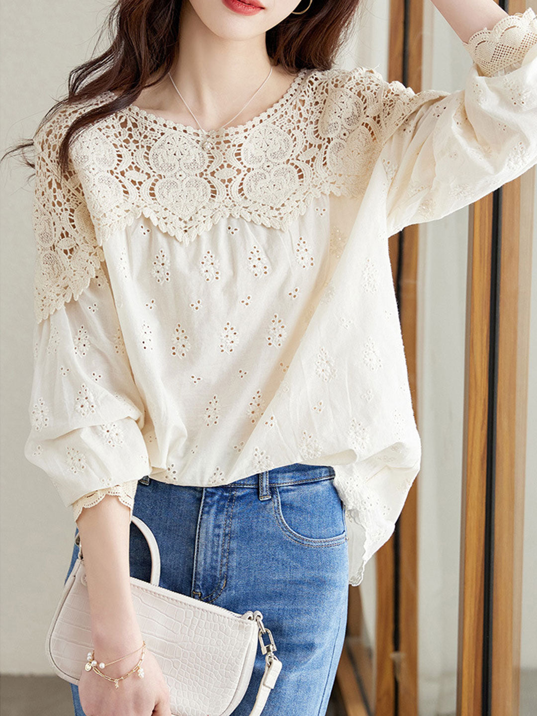 Effortlessly Elegant Shirt with a Timeless Design