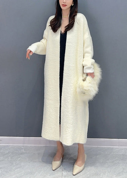 Well Tailored Cardigan with a Graceful Silhouette