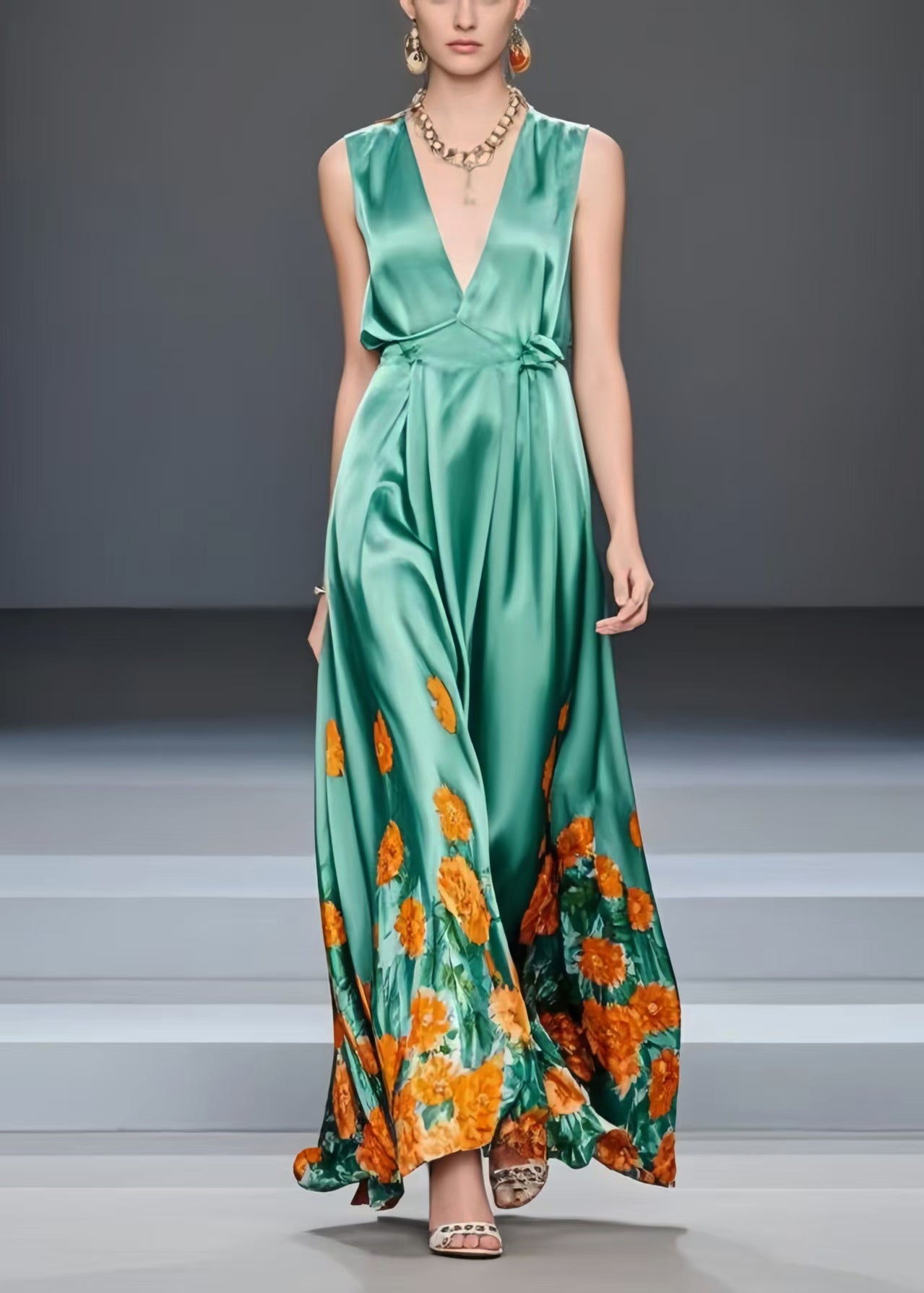 Effortlessly Elegant Dress with a Timeless Design