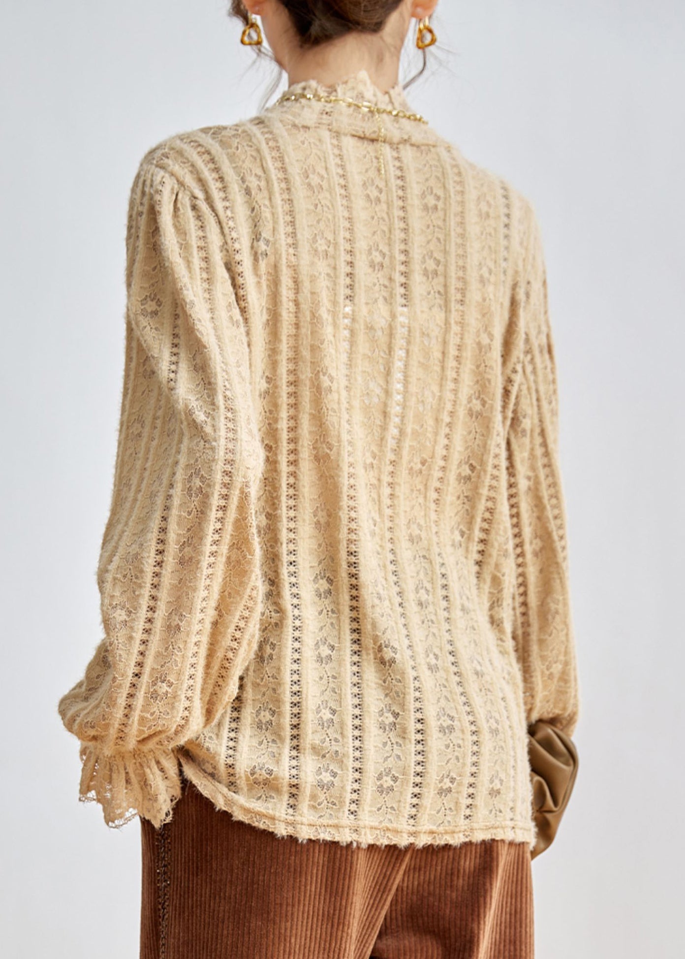 Effortlessly Elegant Shirt with a Timeless Design