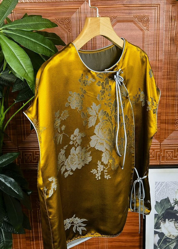 A Vintage Style Top with Delicate Timeless Details