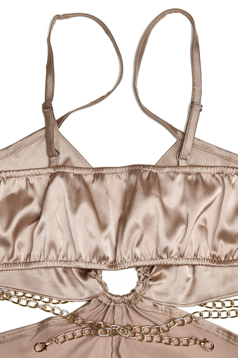 Sophisticated Garment with a Clean Classic Look