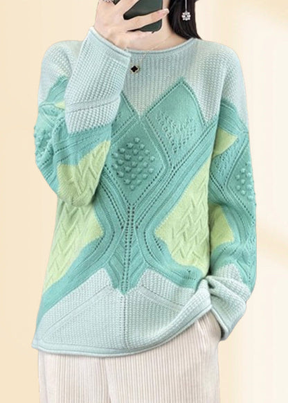 Well Tailored Sweater with a Graceful Silhouette