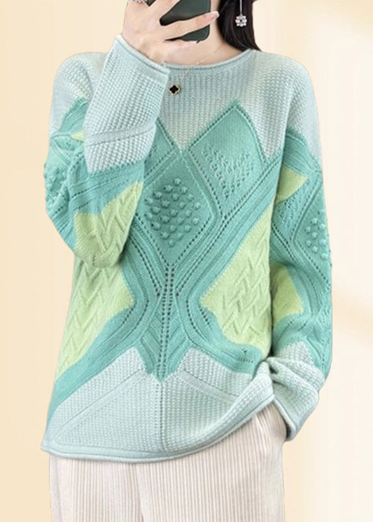 Well Tailored Sweater with a Graceful Silhouette