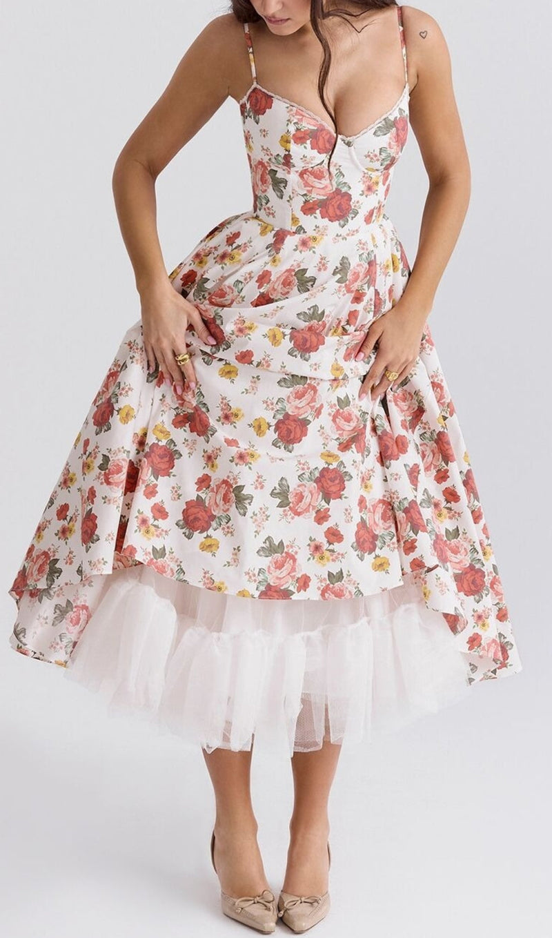 Well Tailored Dress with a Graceful Silhouette
