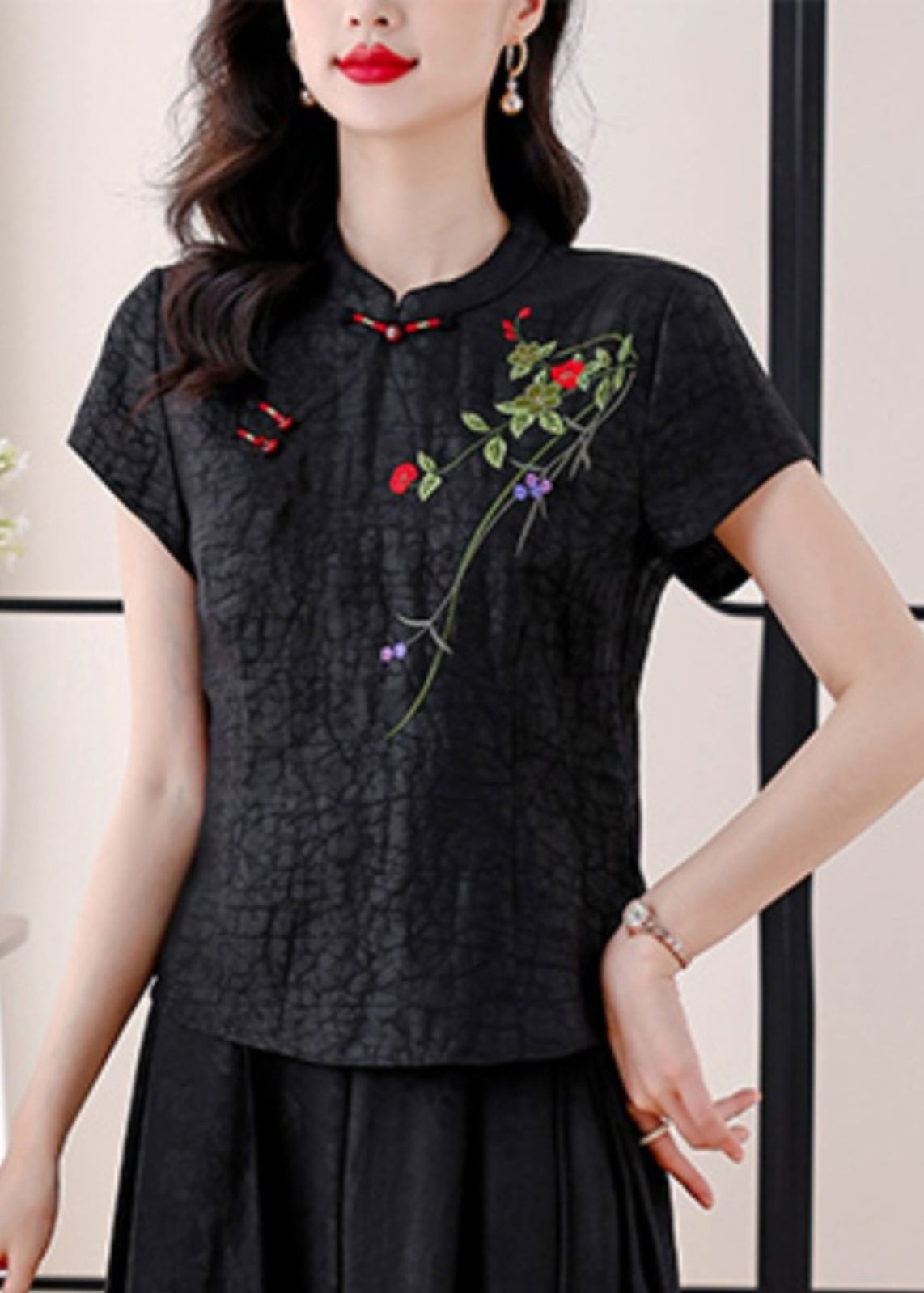 Beautifully Crafted Blouse in a Classic Style
