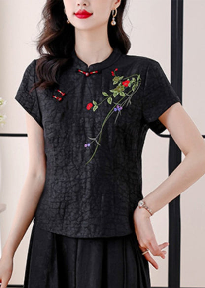 Beautifully Crafted Blouse in a Classic Style