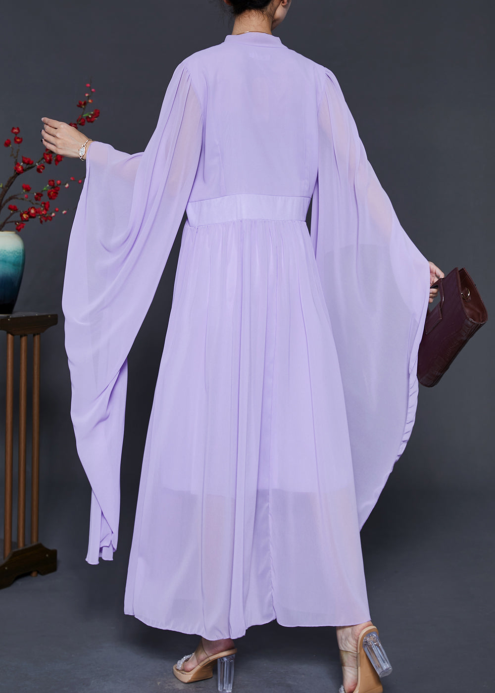 Beautifully Finished Dress in a Timeless Design