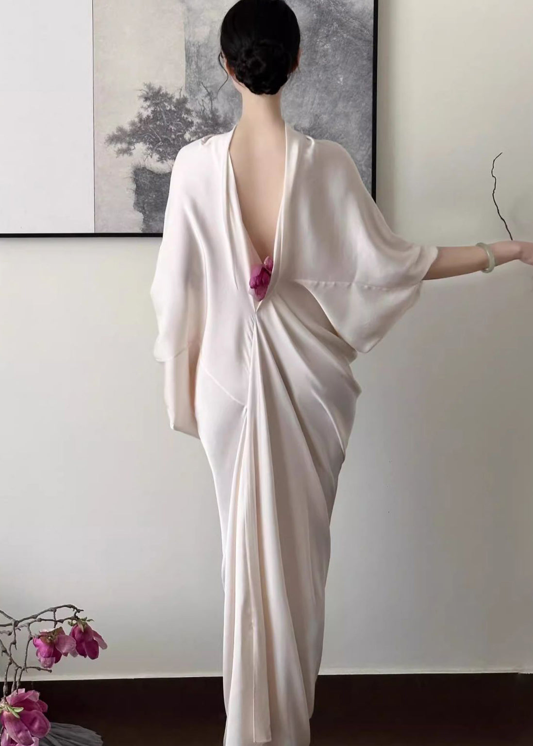 Well Tailored Dress with a Graceful Silhouette