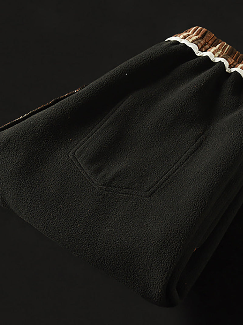 Effortlessly Elegant Pants with a Timeless Design