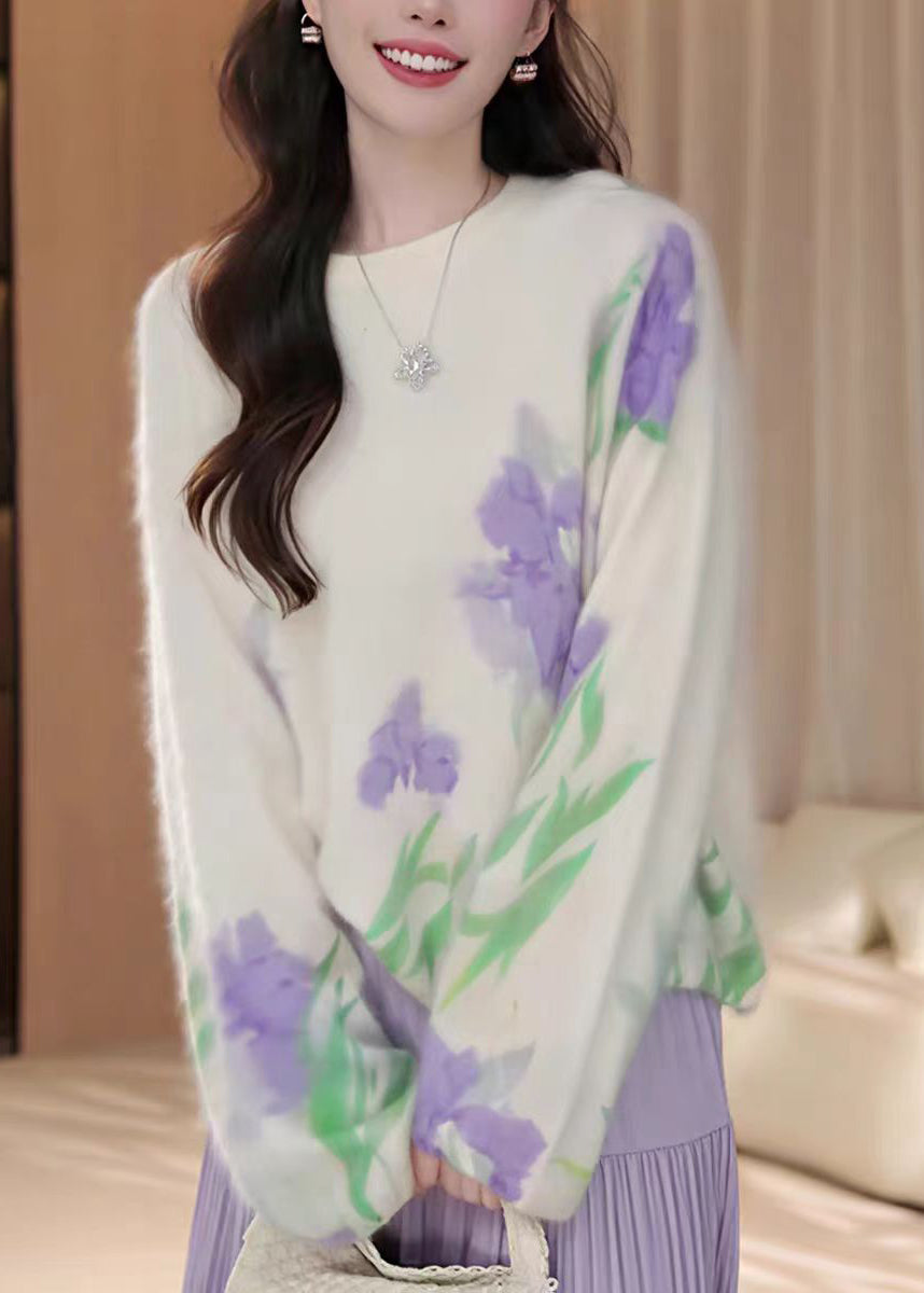 Classic Vintage Sweater with a Flattering Fit