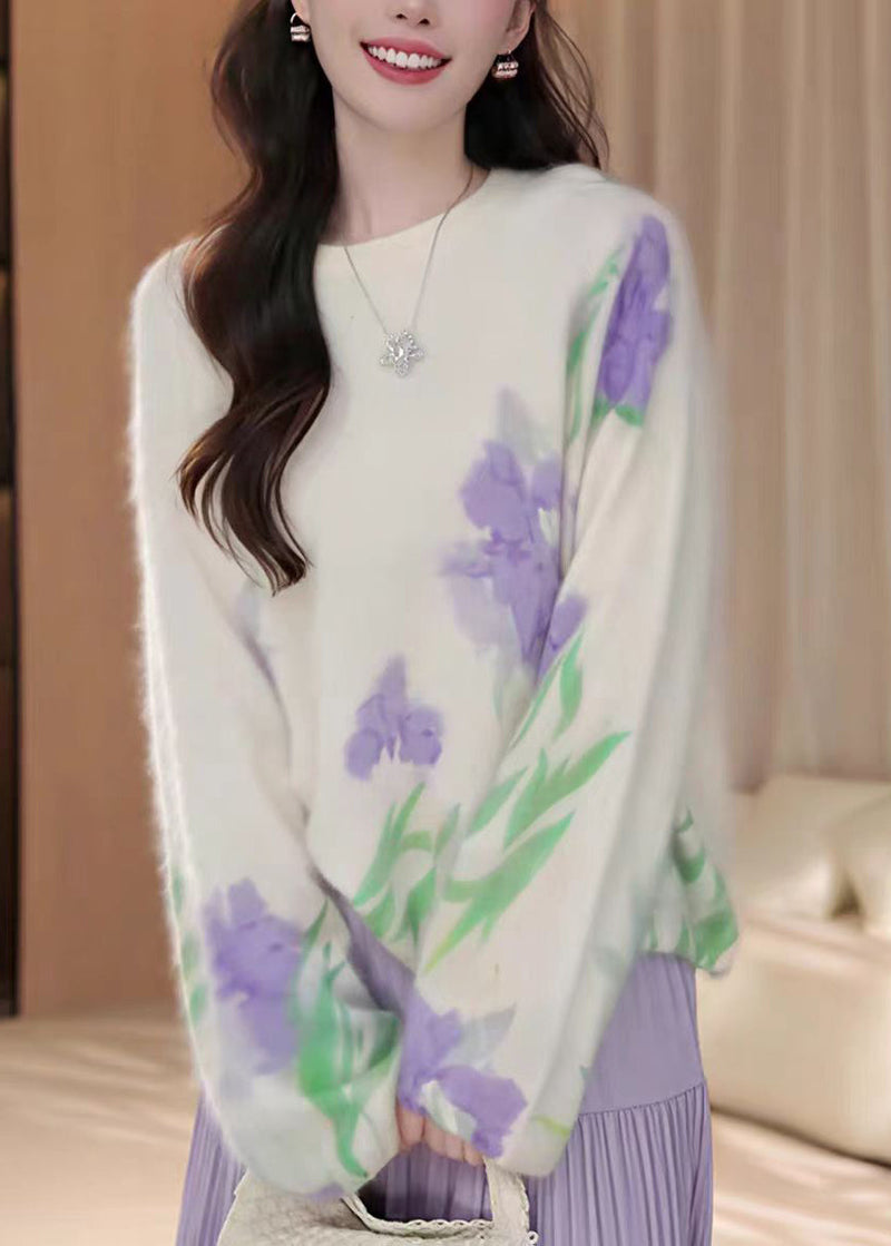 Classic Vintage Sweater with a Flattering Fit