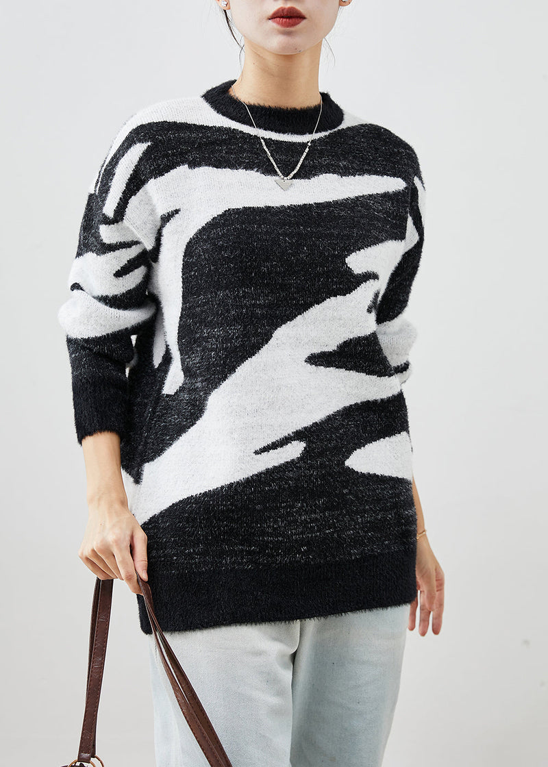 Well Tailored Sweater with a Graceful Silhouette