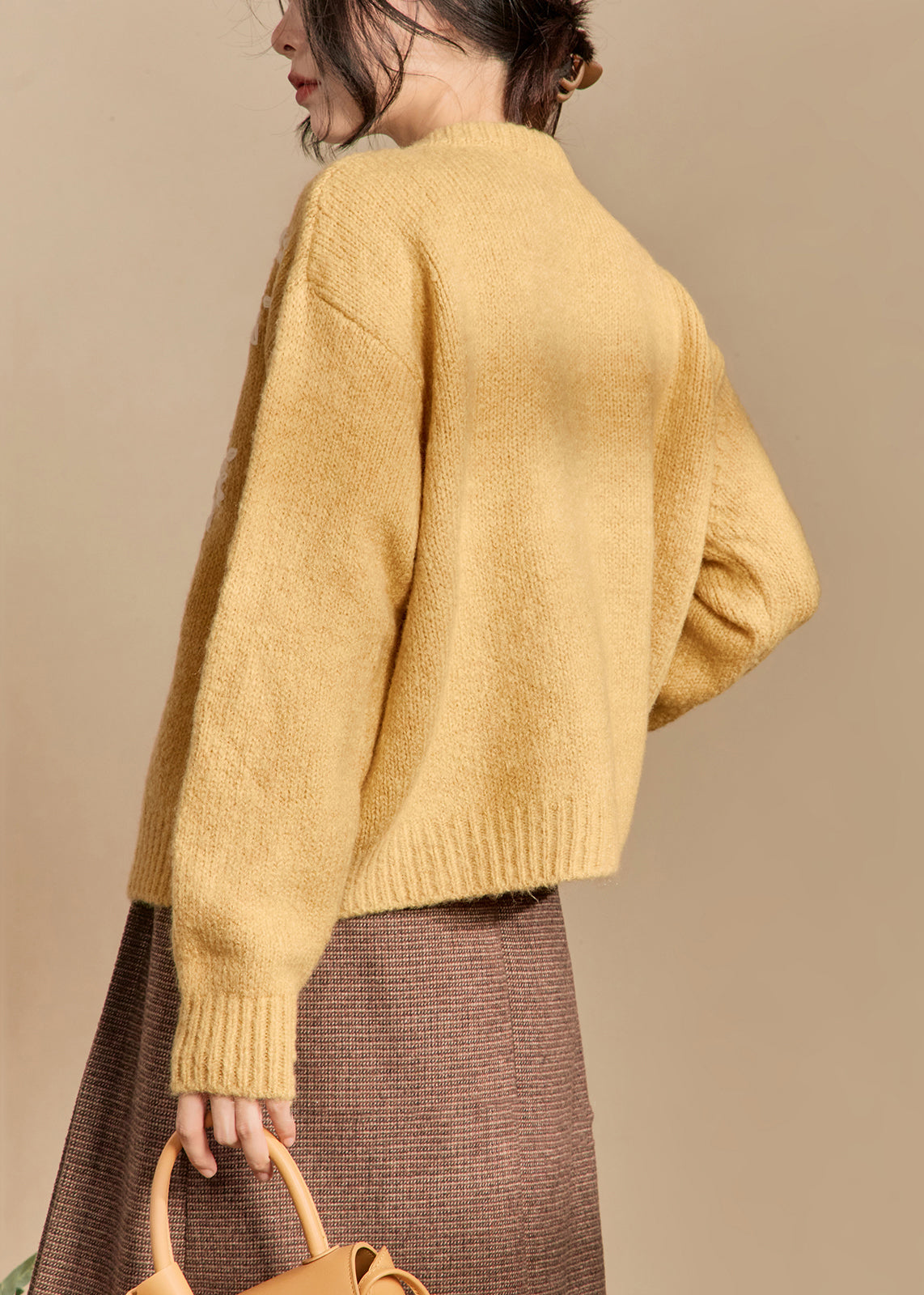 Effortlessly Elegant Cardigan with a Timeless Design