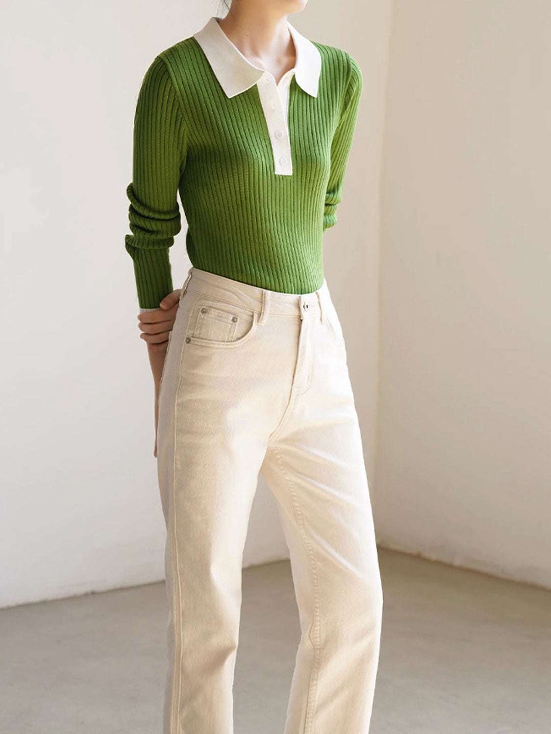 Effortlessly Elegant Sweater with a Timeless Design