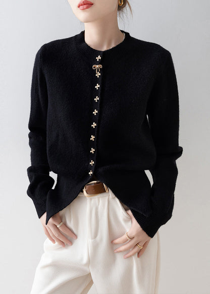 Effortlessly Elegant Cardigan with a Timeless Design