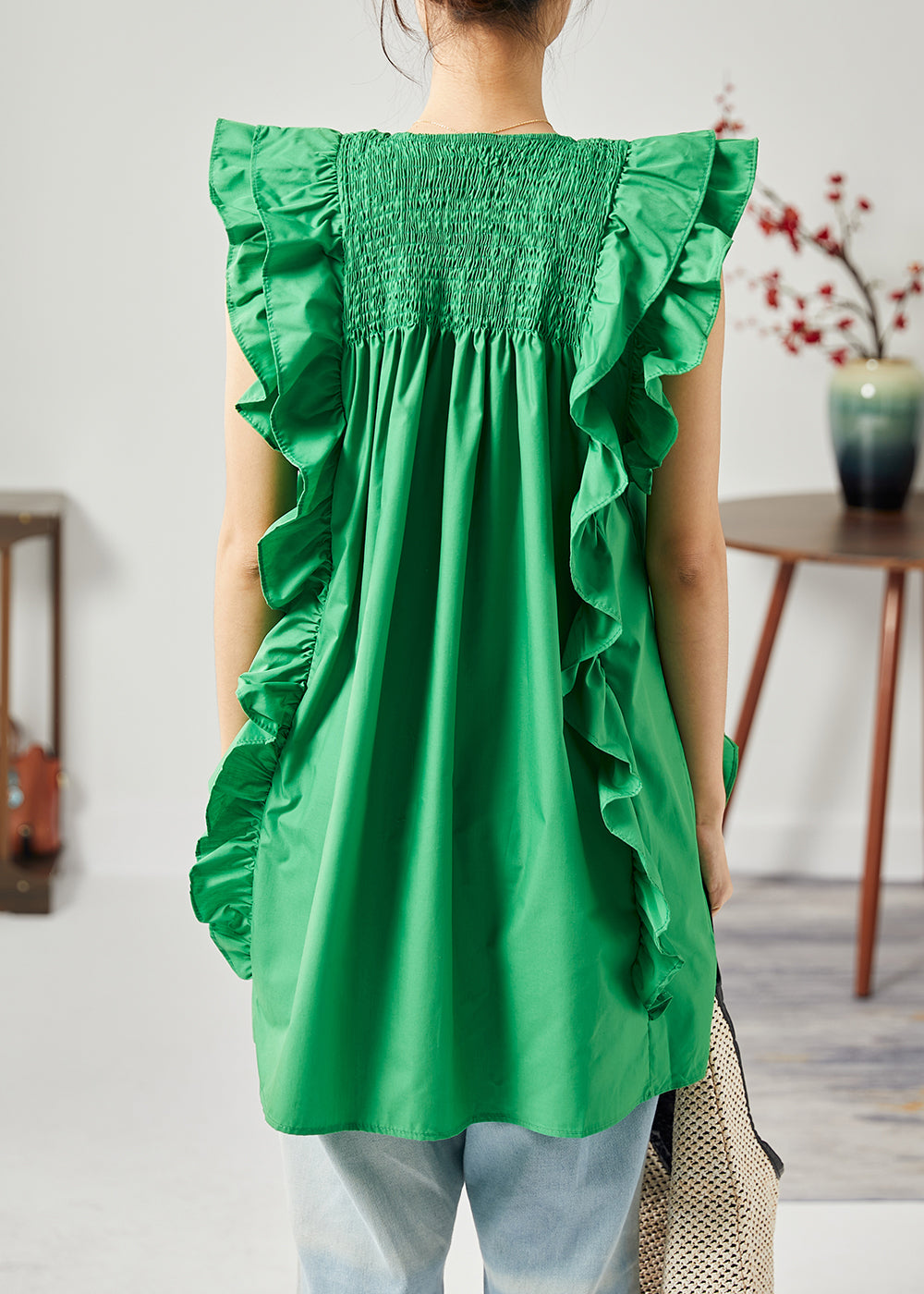 Well Tailored Top with a Graceful Silhouette