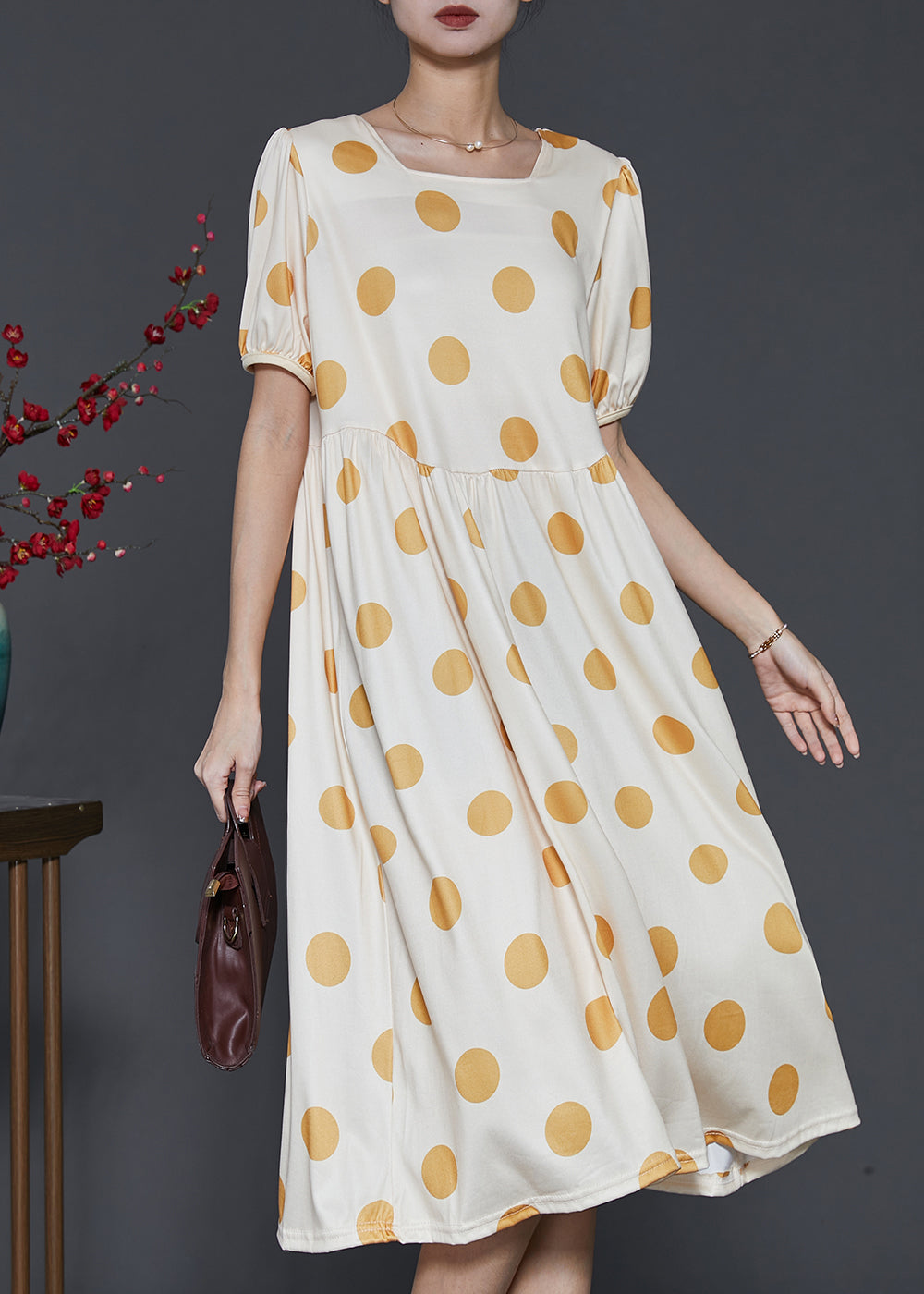 Effortlessly Elegant Dress with a Timeless Design
