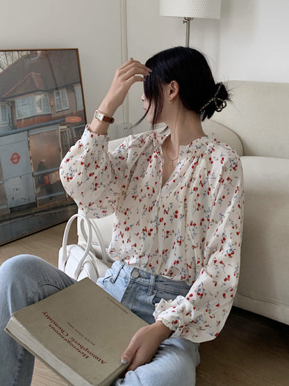 Classic Vintage Blouse with a Flattering Fit